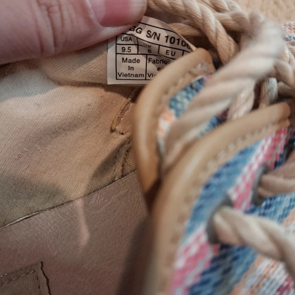 Ugg Size 9.5 Eyan ll Serape Espadrille Stipes Shoes Small Flaw